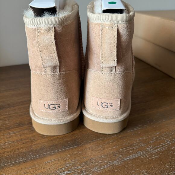 UGG Woman’s Sand Classic Mini II Winter Boots- Size 10 - Picture 4 of 8